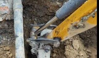 专业修理屋顶漏水 专业修理屋顶漏水